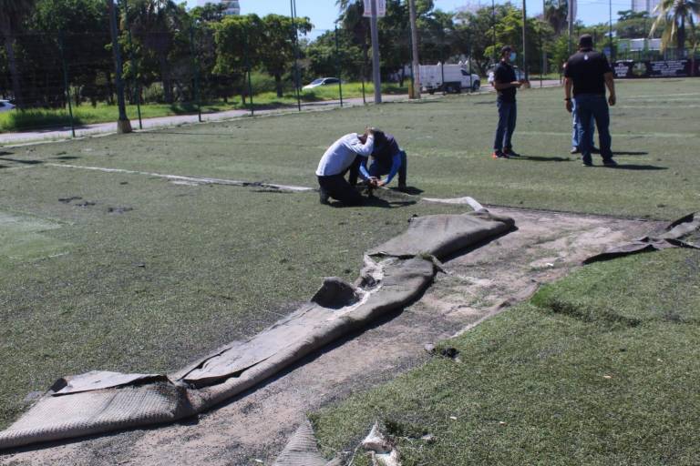 Rehabilitan campo de futbol del Parque Lineal Kilómetro Cero