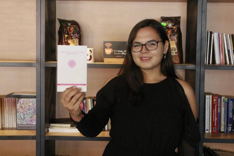 ‘La poesía nos escribe’, dice Ana Paula Ojeda Coronel
