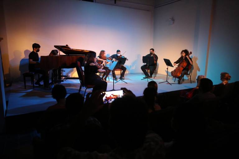 Llenan de romanticismo músicos mazatlecos a Casa Haas