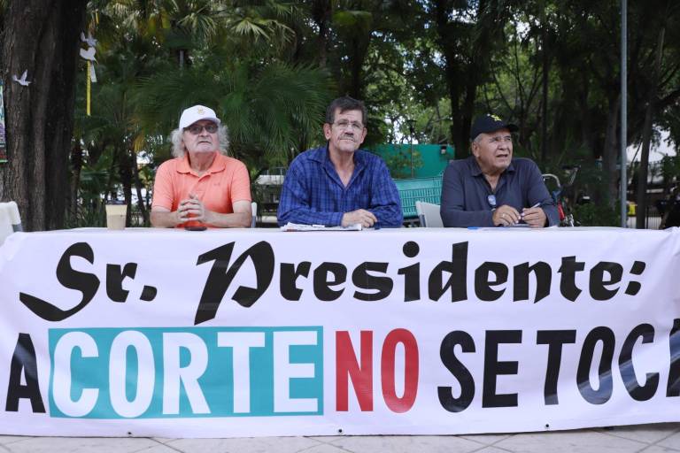 Recolectan firmas en Culiacán en defensa de la SCJN