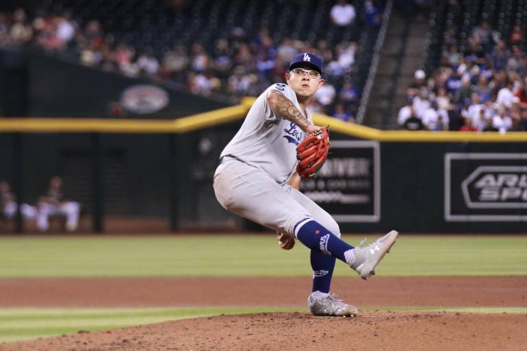 El sinaloense Julio Urías llega a 19 triunfos y se coloca como líder de las Grandes Ligas