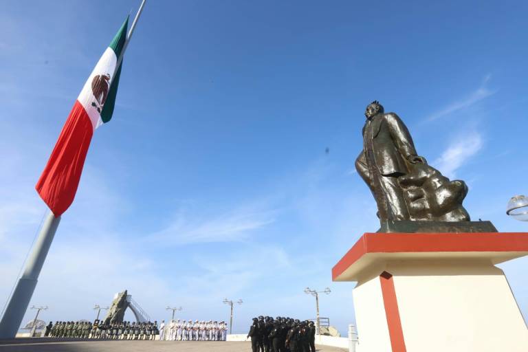 Conmemoran en Mazatlán el 219 aniversario del Natalicio de Benito Juárez García