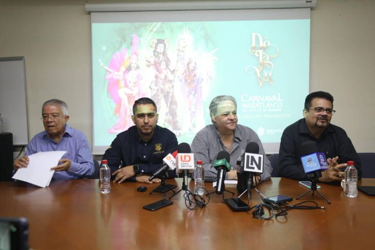 Gana David Toscana el Premio Mazatlán de Literatura 2023