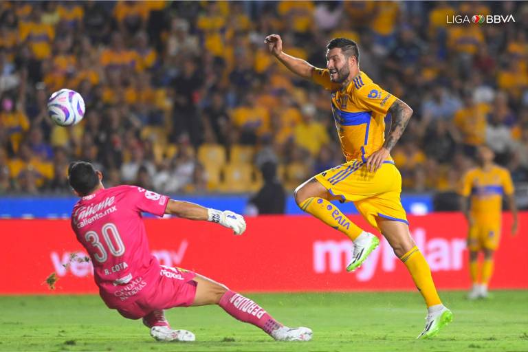 Tigres venció al León gracias a Nahuel, el VAR y los postes