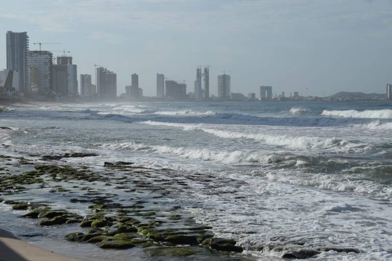 Tras alerta, playas de Mazatlán pueden ser visitadas por bañistas, informa Protección Civil