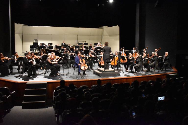 Brilla César Bourguet durante su concierto de Cello en Culiacán