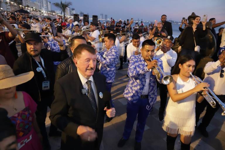 Mazatlán logra el Récord Guinness de la Banda de Música Folclórica Más Grande del Mundo