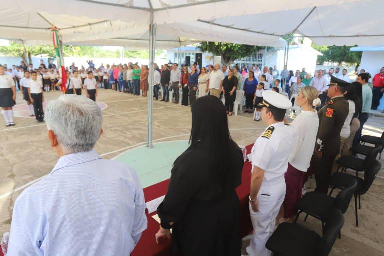 Celebra Estrella Palacios primer Lunes Cívico en primaria de la comunidad de Escamillas