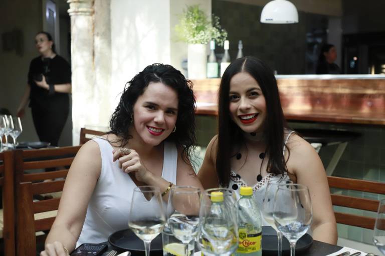 Celebran clientes y amigos el primer aniversario de Casa Bon
