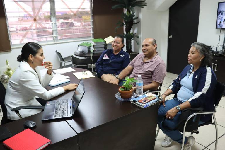 Presentan Circuito Estatal de voleibol infantil a Fabiola Verde