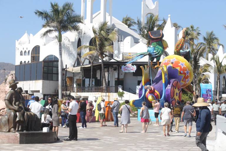 Crucero, futbol y Carnaval traen notable afluencia turística en Mazatlán