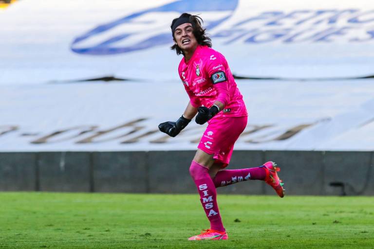 Con gol del portero Carlos Acevedo, Santos saca agónico empate ante Querétaro