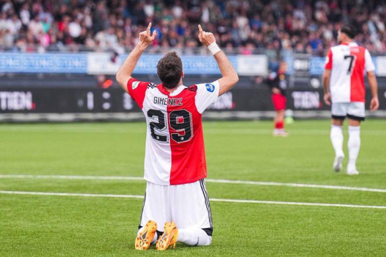Santiago Giménez, el mexicano con mejor debut en Europa