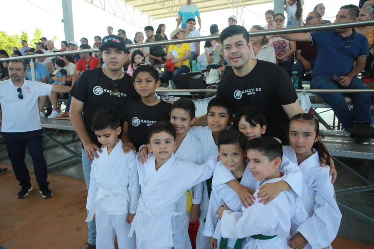 Agradable domingo familiar se vive en la Copa Karate Datemex 2023