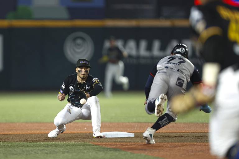 Frena Sultanes racha positiva de Charros y se lleva el primero