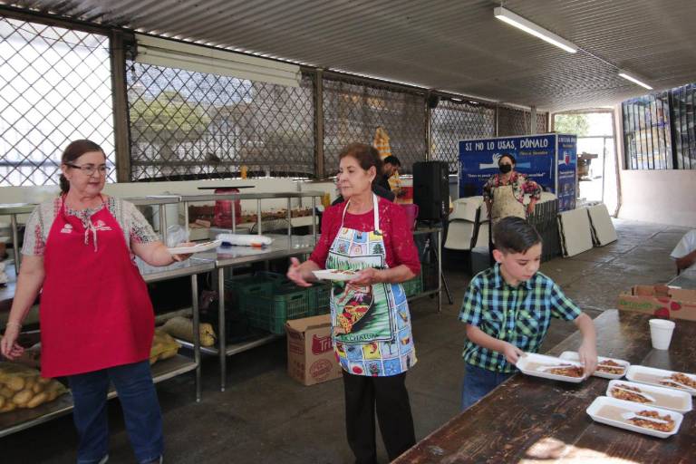 Celebran 7 años de comedor comunitario del Carmen; nunca ha faltado un plato de comida, asegura sacerdote