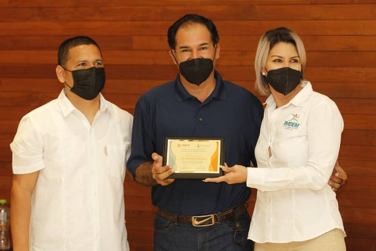 Entregan nombramientos a presidentes de comités deportivos de Mazatlán