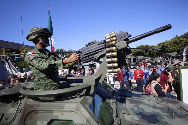Visitan 300 mil exposición militar en Palacio de Gobierno