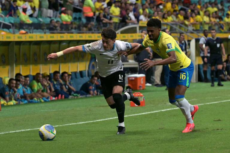 Uruguay se afianza tras la sombra de Argentina y Brasil cede terreno en las eliminatorias