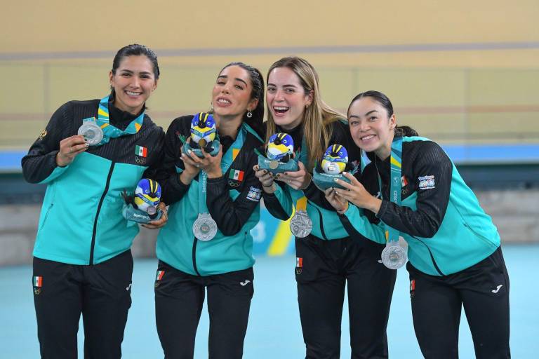 Sinaloenses se cuelgan platas en la pista de Santiago 2023