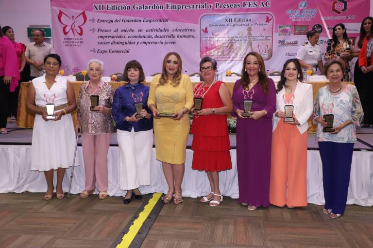 Distinguen con galardón a mujeres empresarias de Mazatlán