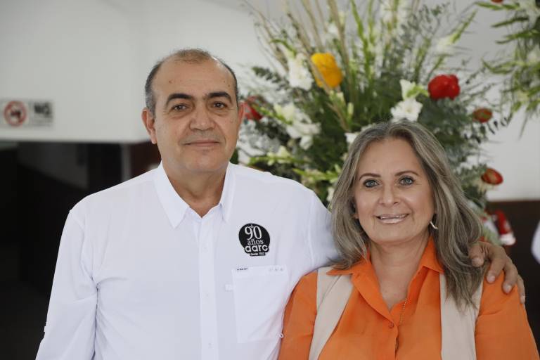 Acompañan a Enrique Riveros en su primer informe al frente de la AARC