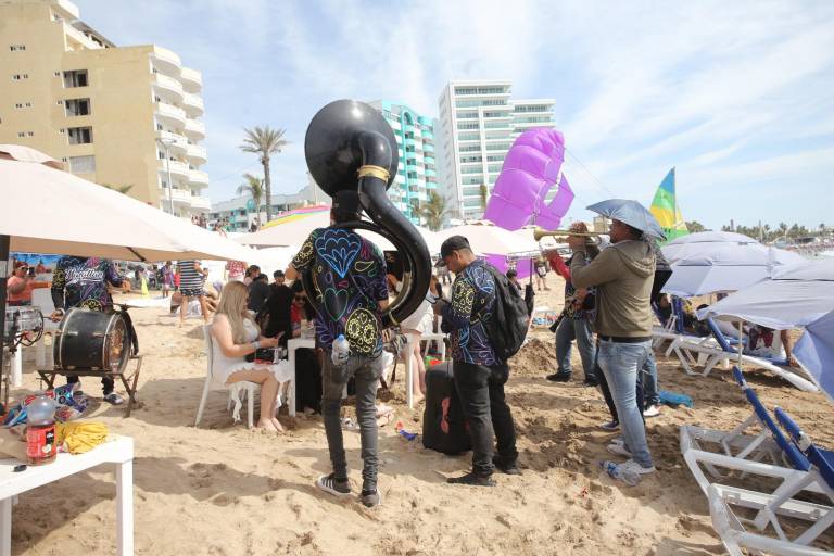 Rocha plantea que músicos de Mazatlán toquen en determinados espacios