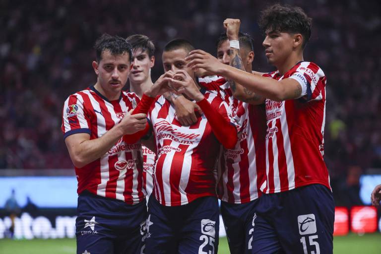 Chivas volvió al triunfo y venció 2-0 al León
