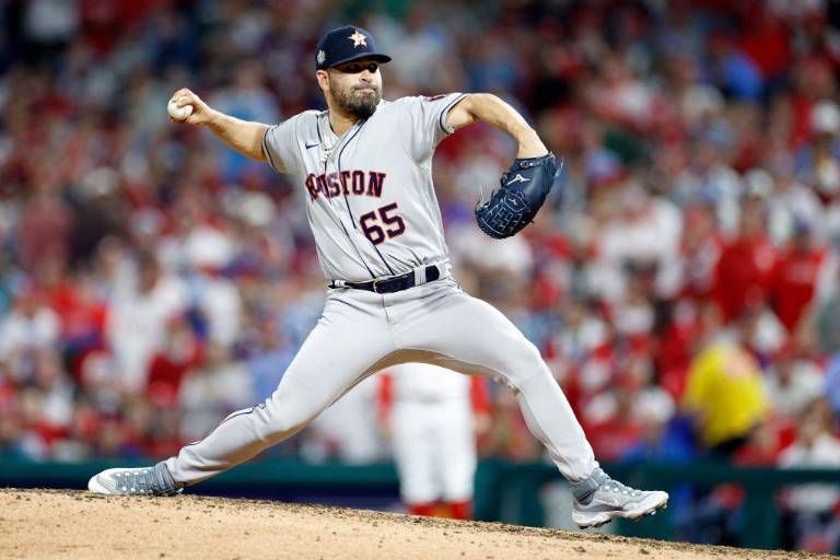 José Urquidy reaparece como relevista y hace historia en la Serie Mundial