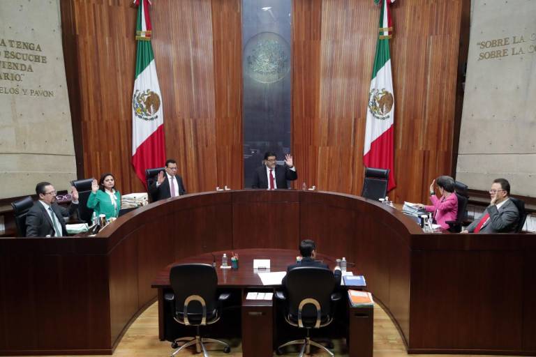 Proponen revocar acuerdo que obliga a partidos a postular a cinco mujeres a las gubernaturas en 2024