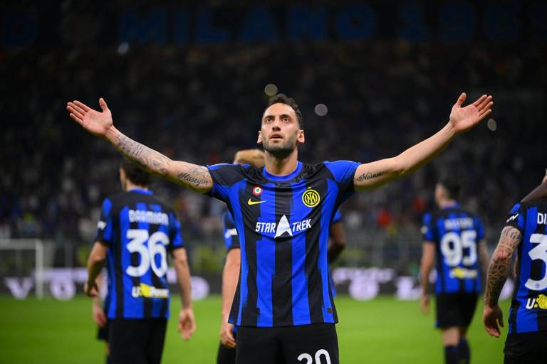 Inter empata pero podría ser campeón en el derbi