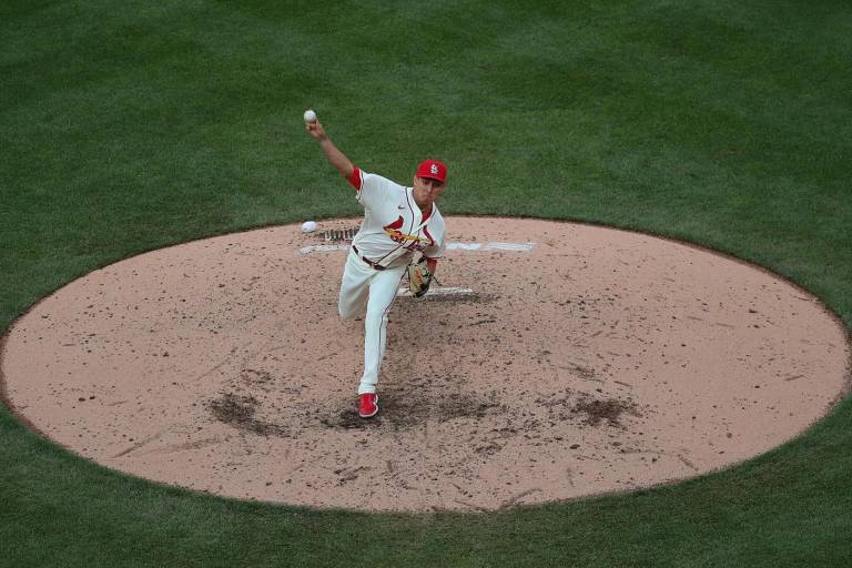 Giovanny Gallegos cumple con relevo en cero para victoria de los Cardenales sobre los Piratas