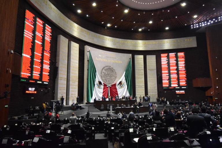 Aprueban Presupuesto de Egresos de la Federación 2022, con recorte para el INE y sin atención a reservas