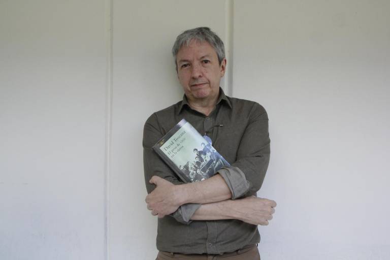 Disfrutan charla literaria con David Toscana