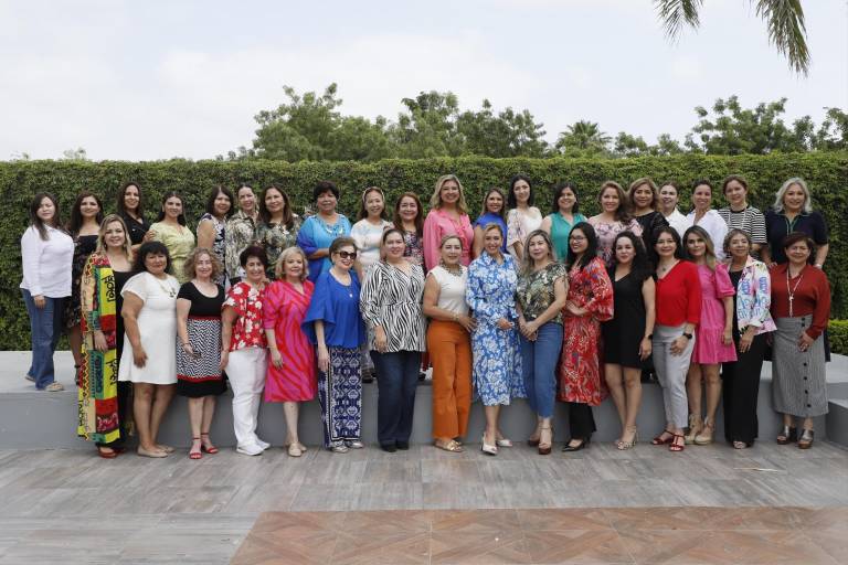 Edna Fong celebra entre amigas
