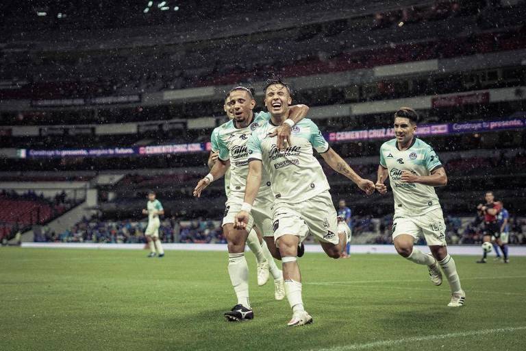 Mazatlán FC le abolla la corona a Cruz Azul en el Azteca