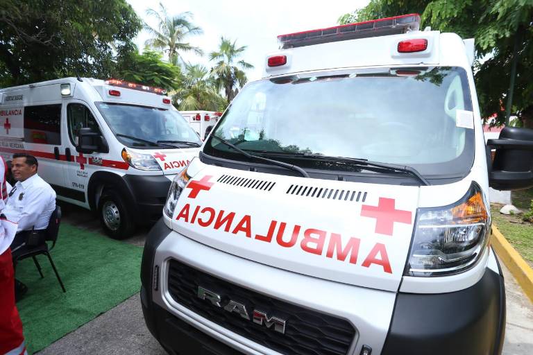 Entregan dos nuevas ambulancias a la Cruz Roja Mexicana Delegación Mazatlán