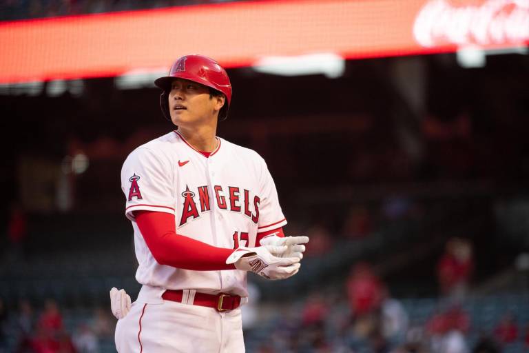 Shohei Ohtani deleitó con el brazo y el bate