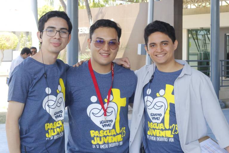 Viven los jóvenes un encuentro con Jesús