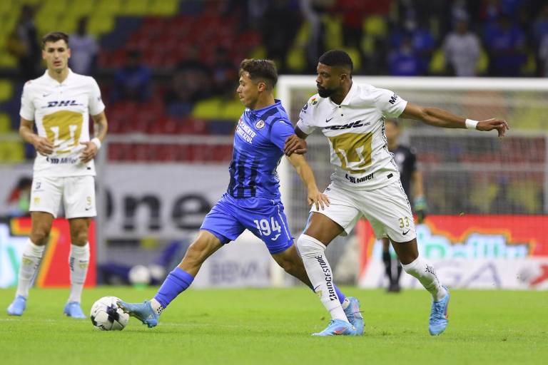 Cruz Azul vence a Pumas 2-1 en el Estadio Azteca y sale de su mala racha en Liga MX