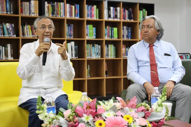Presenta Arturo Santamaría en UTEsc su libro ‘La vida cotidiana de Fran’