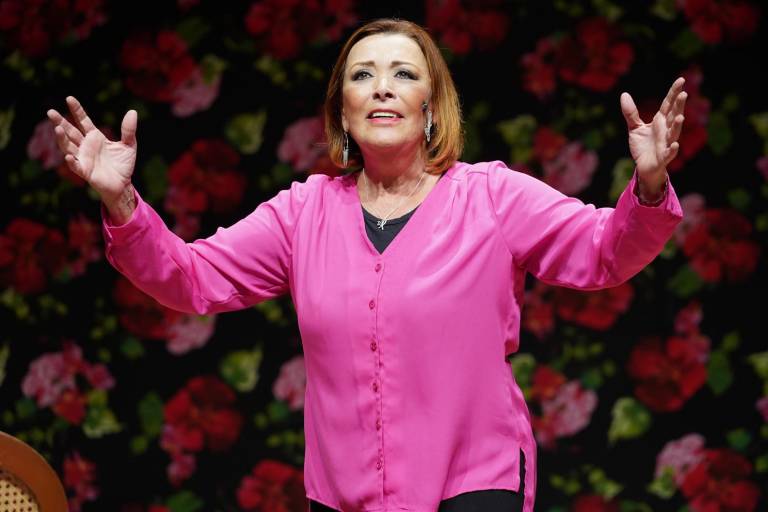 Invita Sylvia Pasquel a ser felices con la obra ‘No seré feliz, pero tengo marido’