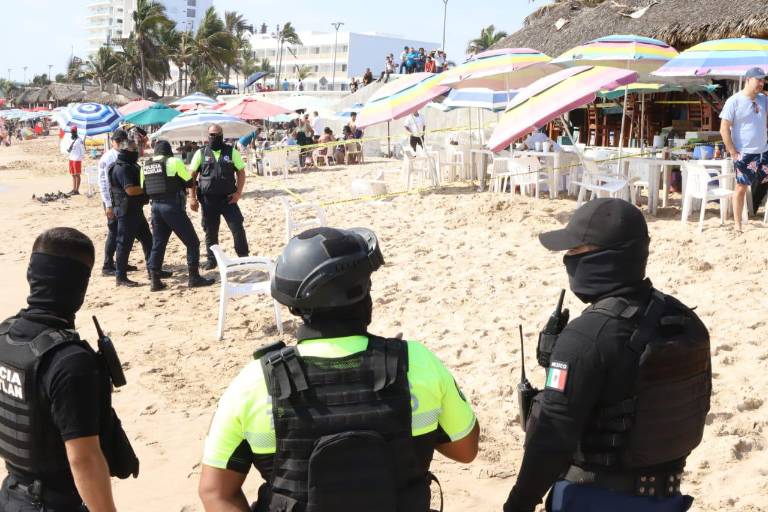 Asesinan a turista en restaurante de playa en Mazatlán