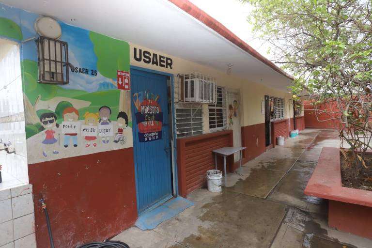Reportan robo de material de limpieza y artículos eléctricos en primaria Petróleos Mexicanos, en Mazatlán