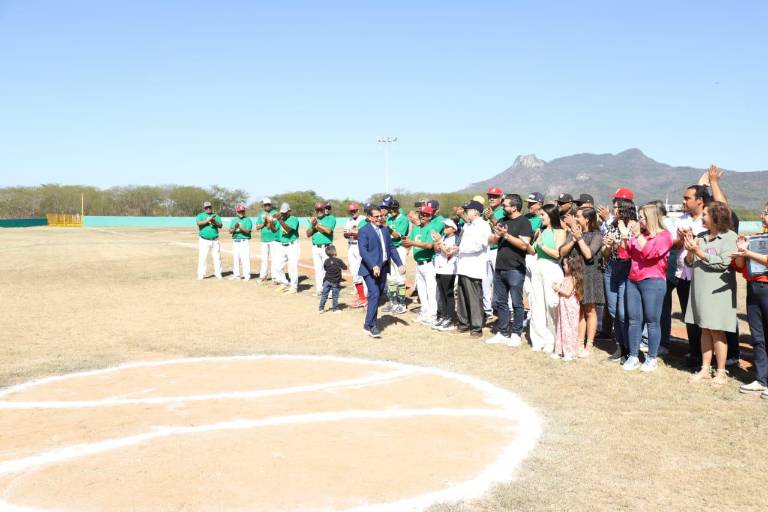 Rinden homenaje en El Roble a Pepe Yñiguez y Eduardo Valdez Vizcarra