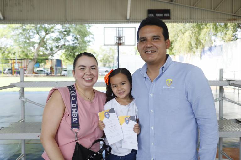 Reconocen su constancia y disciplina en la Escuela Activa Integral