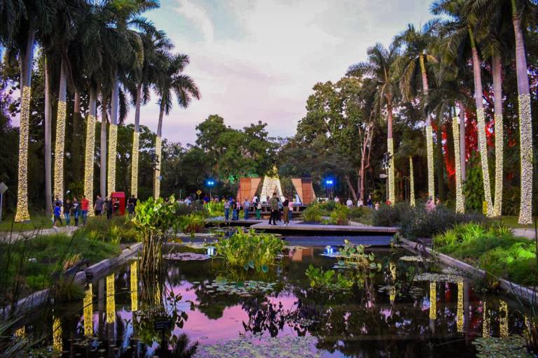 Disfrutan del comienzo de la Navidad en el Jardín Botánico