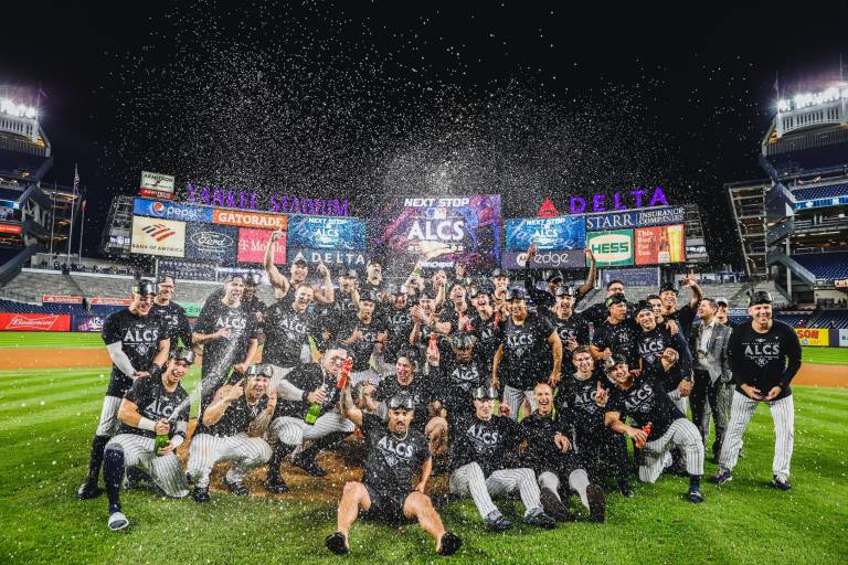 Giancarlo Stanton y Aaron Judge propulsan a Yanquis a serie contra Astros
