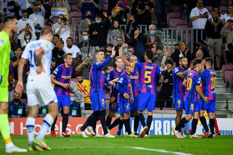 El Barcelona se mantiene vivo en la Champions gracias a gol de Gerard Piqué