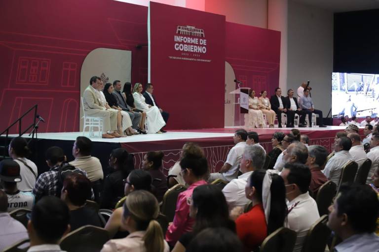Estudiantes de Mazatlán apoyan al Alcalde Édgar González en su último Informe de Gobierno
